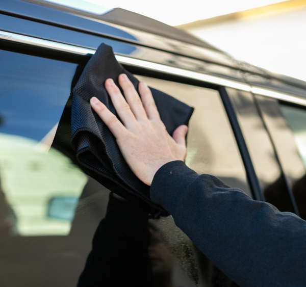 TRC Diamond Weave Glass & Window Towel Black 16x16 Example