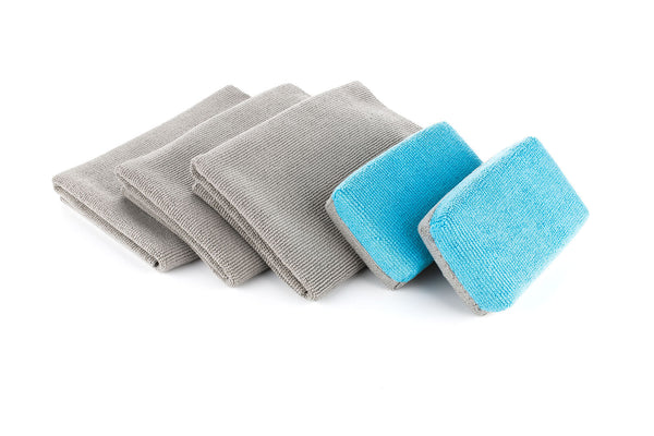 The contents of the No Soak Coating Applicator Kit on a white background.